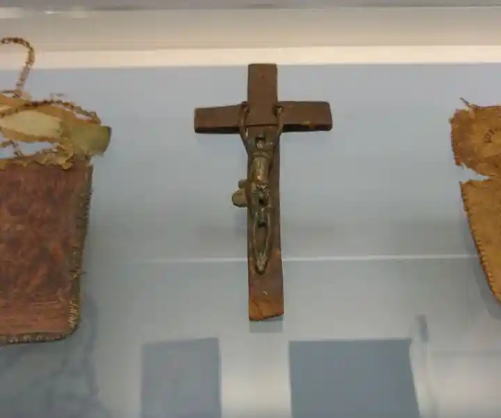Additions from burials, wooden cross with bronze gilded